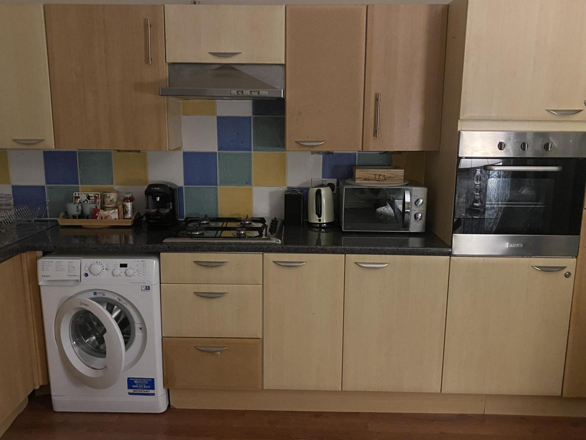 & Cosy Apartment In The Heart Of Stokes Croft บริสตอล ภายนอก รูปภาพ